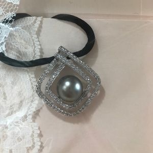 18kt white gold Tahitian Pearl pendant w/ diamonds